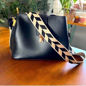 Small Crossbody Tote W/Strap